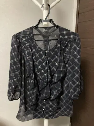 [ 새상품급 ] TO BE CHIC 블라우스 네이비 사이즈 46