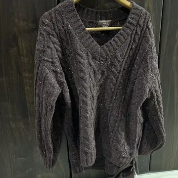 다크 브라운 케이블 니트 V넥 룸웨어