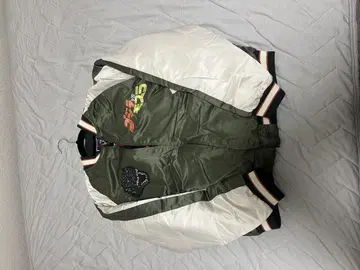 바시티 자켓 고질라 자수 디자인