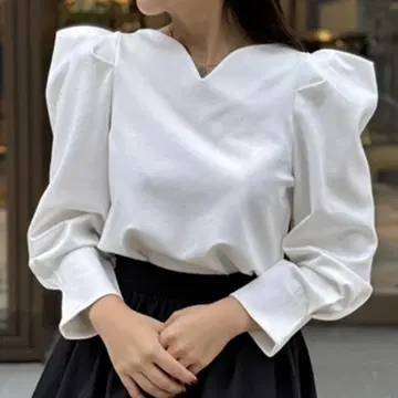 [ 미사용 새상품 ] 글래머러스 정원 긴팔 하트넥 파워숄더 상의