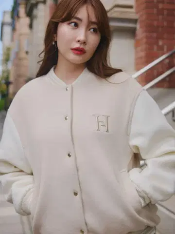 H 로고 바시티 재킷 베이지 S
