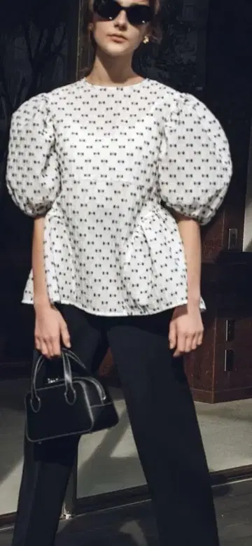 OHGA 새상품 엔젤 블라우스