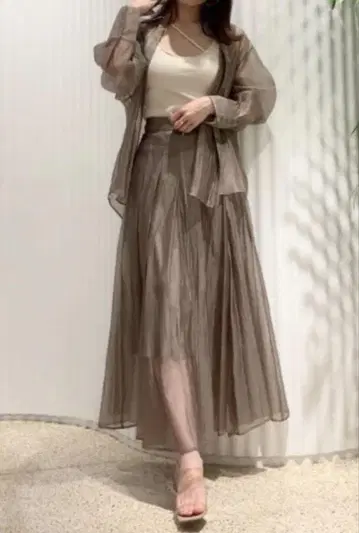SNIDEL 스나이델 시어 셔츠 + 시어 턱 플레어 스커트