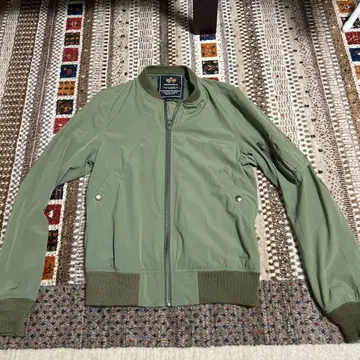 알파인 더스트리