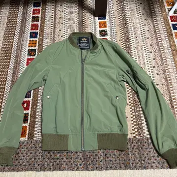 알파인 더스트리