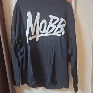 MOBB 블랙 긴팔 T셔츠