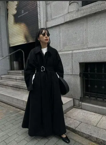 Ameri UND FRONT GATHER OPEN SLEEVE COAT