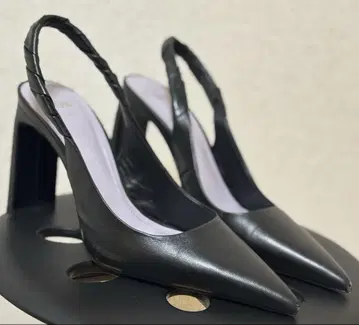 ZARA 블랙 가죽 스틸레토 하이힐