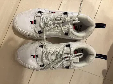 FILA 화이트 스니커즈