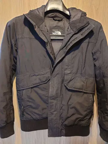 The North Face 블랙 후드 부착 자켓