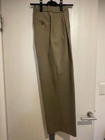 유니클로 턱 와이드 팬츠 올리브