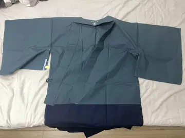 파란색과 네이비 컬러의 바이컬러 유카타
