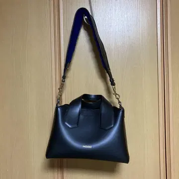 IACUCCI 블랙 핸드백 자유구