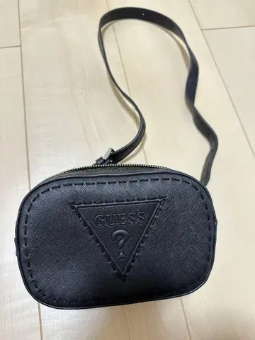 GUESS 블랙 숄더백