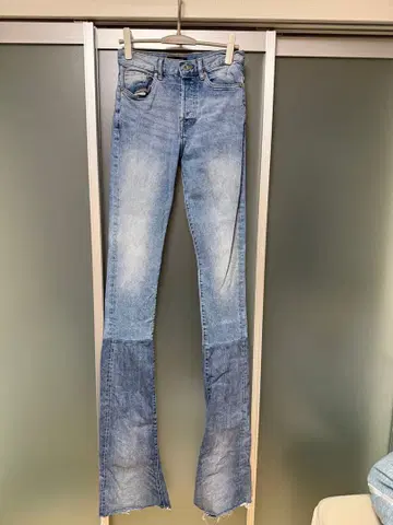 Who want it. 부츠컷 데님 라이트 블루