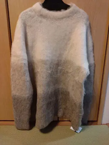 [ 미사용 새상품 ] CLOCHE 그라데이션 니트 스웨터