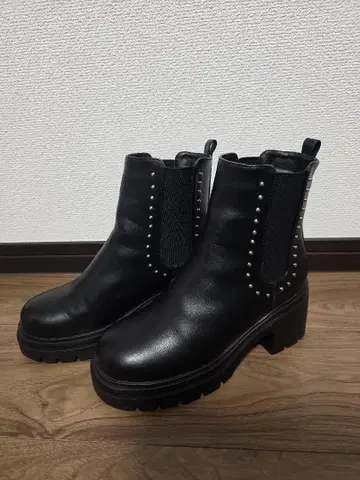 스터드 장식 통굽 부츠 24.5cm
