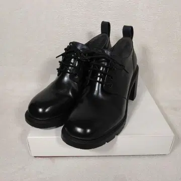 캠퍼 휘트니 블랙 가죽 힐 레이스업 슈즈