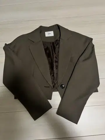 무루아 숏 테일러드 자켓