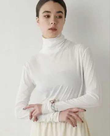 새상품급 윔 가젯 컷 터틀 풀오버 화이트 프리 사이즈
