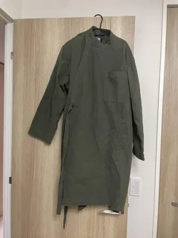 코트 올리브 그린