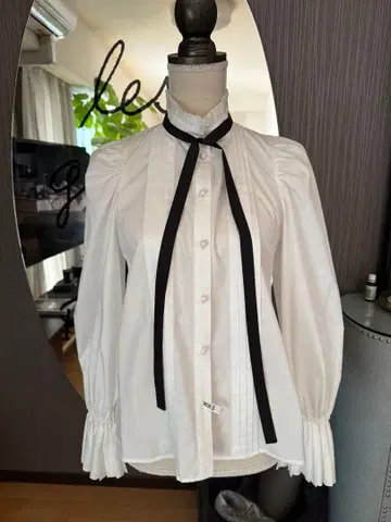 이데알루체 블라우스 새상품급