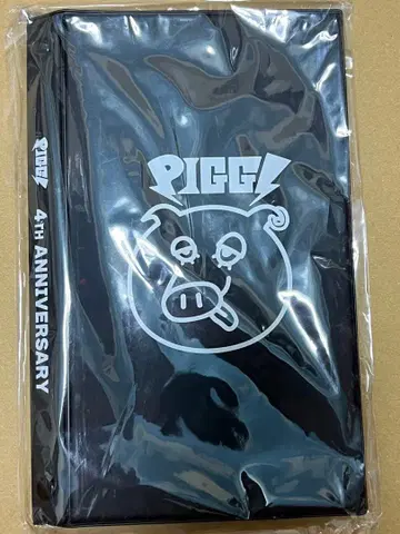 PIGGS 폴라로이드 북 4th ANNIVERSARY