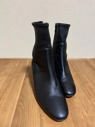 블랙 가죽 하이힐 부츠