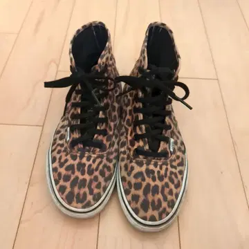 VANS 레오파드 무늬 하이컷 스니커즈