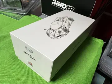 LCD 1/43 파가니 와이라 로드스터 화이트