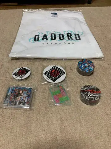 GADORO 화이트 그래픽 T셔츠