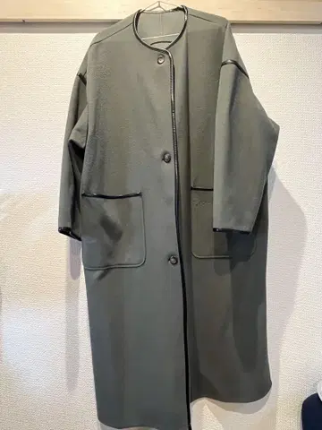 올리브 그린 롱 코트