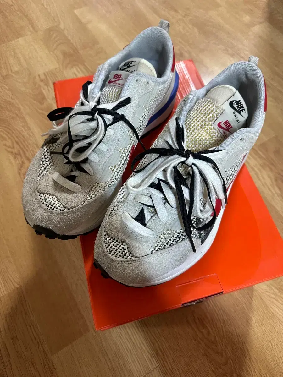 (275) Nike x Sacai Vaporwaffle Royal Fuchsia