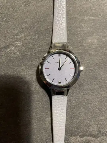 FURLA 화이트 가죽 아날로그 손목시계