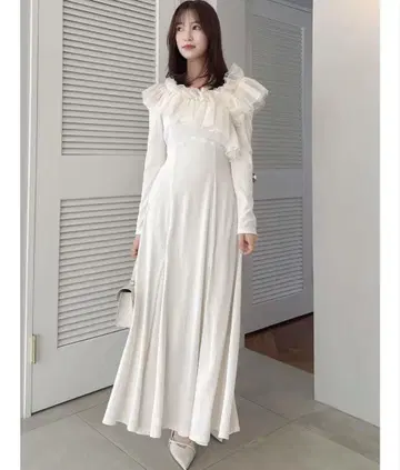 dazzlin 크로스 프릴 컷 원피스 아이보리