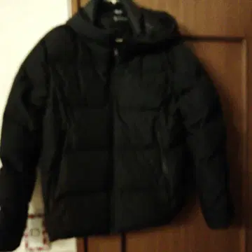 유니클로 남성용 M 사이즈 다운 자켓