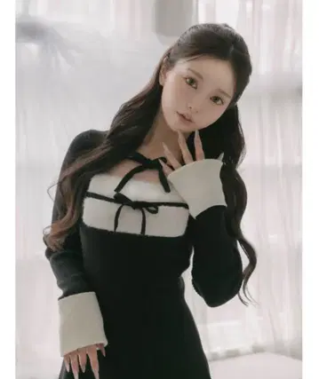 다리치 리본 퍼 플레어 니트 미니 원피스 FL