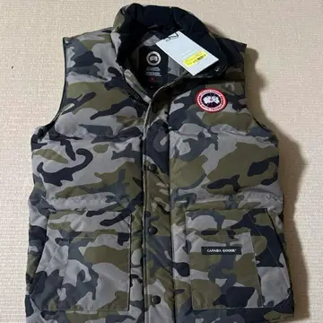 새상품 CANADA GOOSE 카모플라쥬 다운 베스트 S