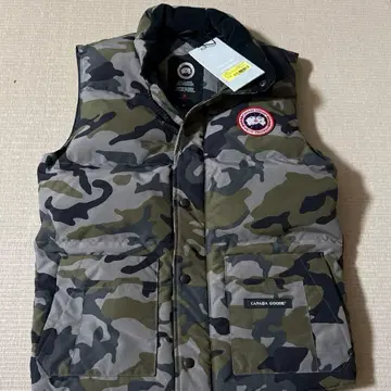 새상품 CANADA GOOSE 카모플라쥬 다운 베스트 S