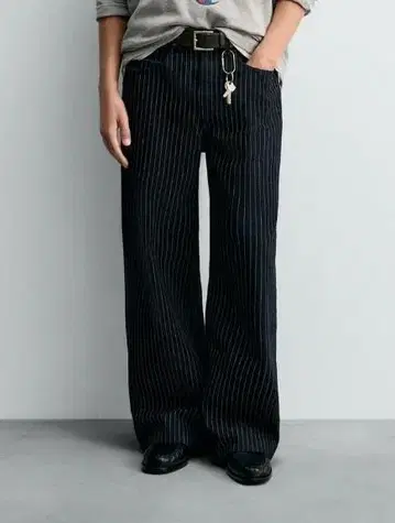 44 34 CHAMPION ZARA 스트라이프 배기 핏 청바지 A