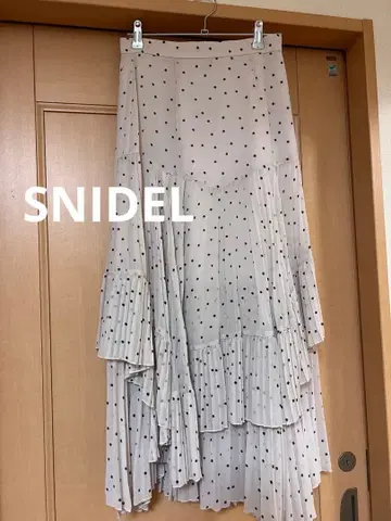 SNIDEL 도트 무늬 플레어 롱 스커트
