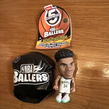 NBA Ballers 야니스 아데토쿤보 피규어