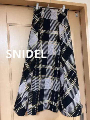 SNIDEL 체크 무늬 플레어 롱 스커트