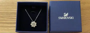 Swarovski 플라워 모티브 목걸이