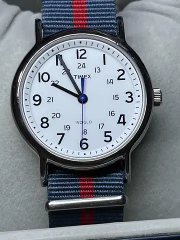 TIMEX Weekender 센트럴 파크 INDIGLO WR 30m 작동