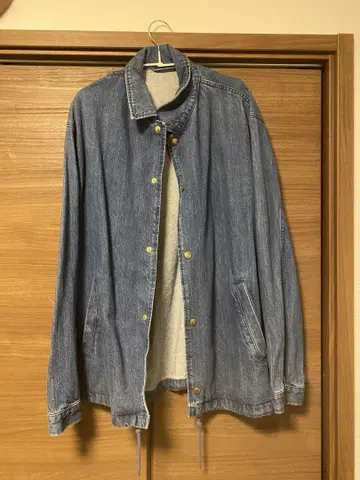 데님 블루 버튼 달린 자켓