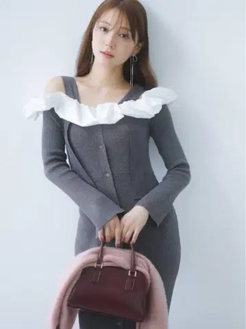 snidel 프릴 도킹 오프숄더 니트 원피스 그레이