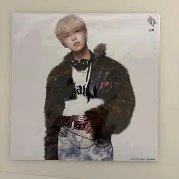 JO1 시로이와 루키 메가 재킷