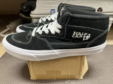 Vans 하프캡 블랙 하이컷 스니커즈