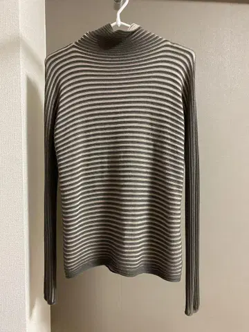 새상품급 이탈리아제 ARMANI 스트라이프 하이넥 니트 긴팔 아르마니